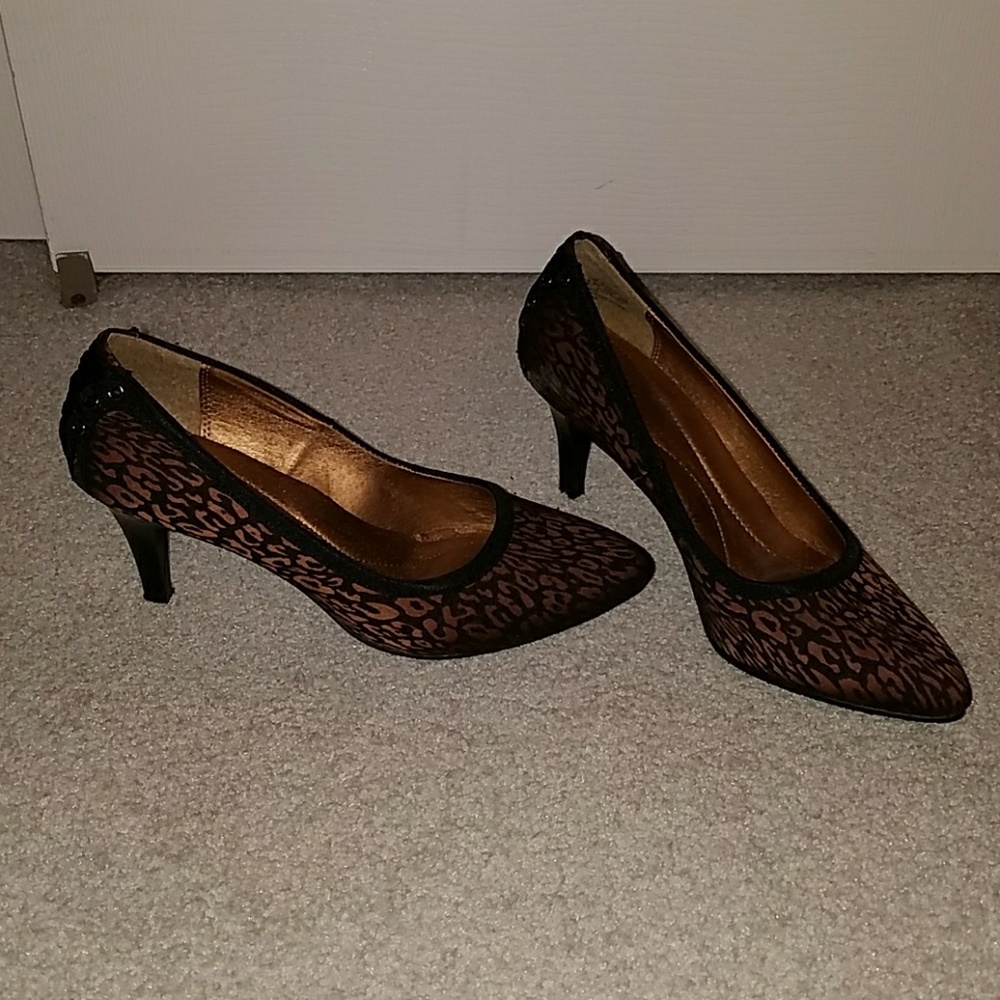 Animal print dress pumps